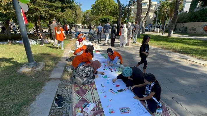 Antalya'da çocuklar Filistin'e destek için resim çizdi